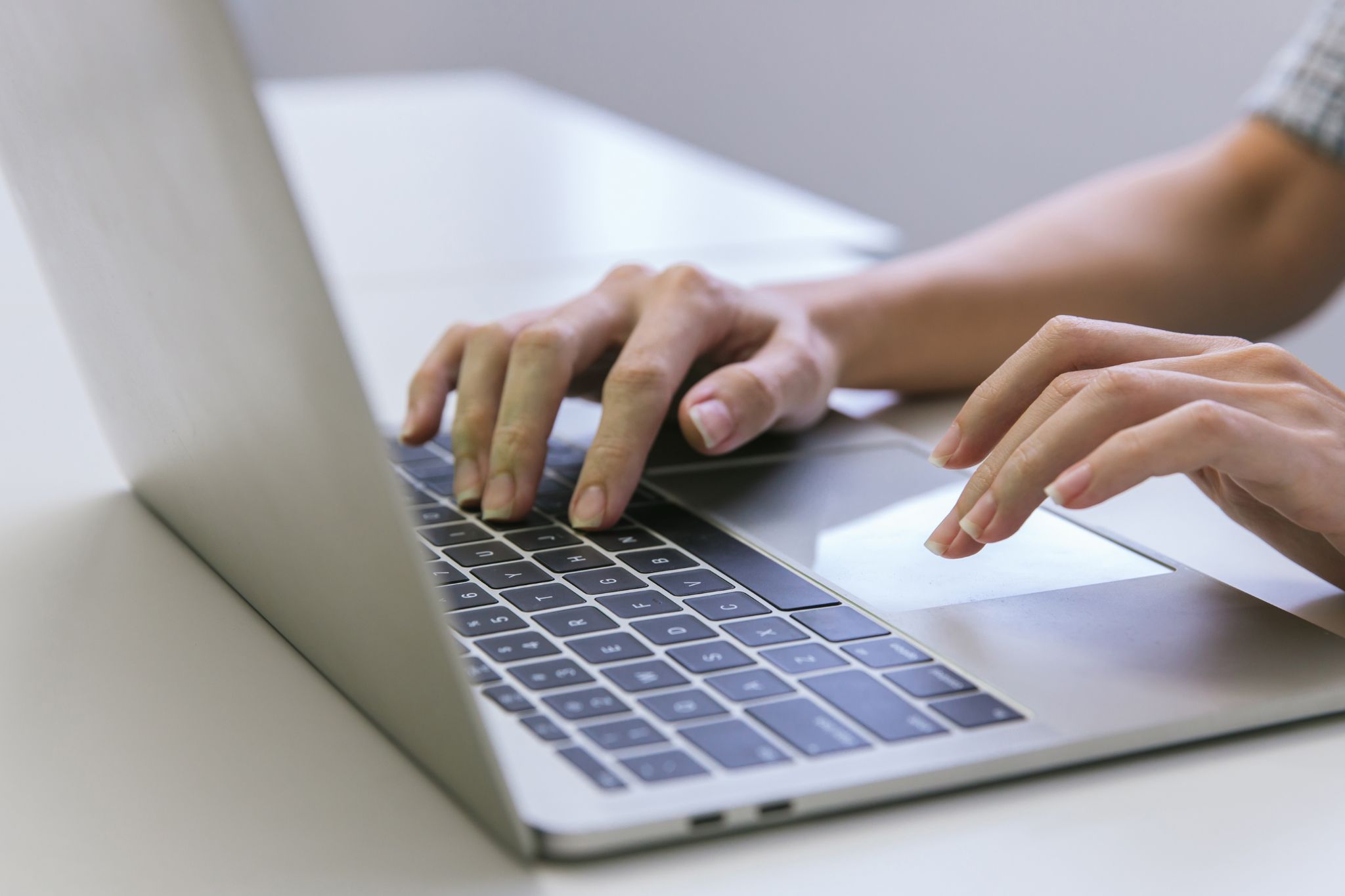 Site internet professionnel, quels sont les éléments essentiels avec Chloé L'Agence Digitale à Agen